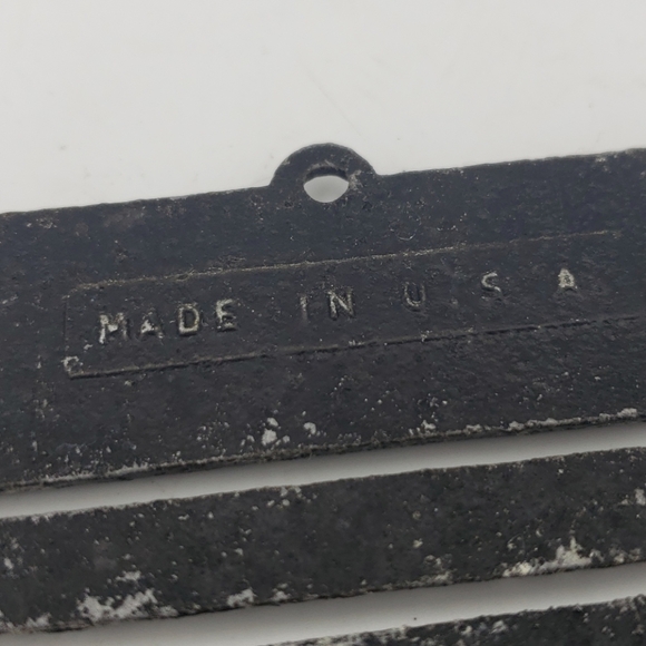 Vintage Cast Metal Trivet Kitchen Wall Hanging 5" - Picture 3 of 3